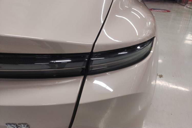 Used Nio ET5 2022 75 kWh Right Rear Taillight