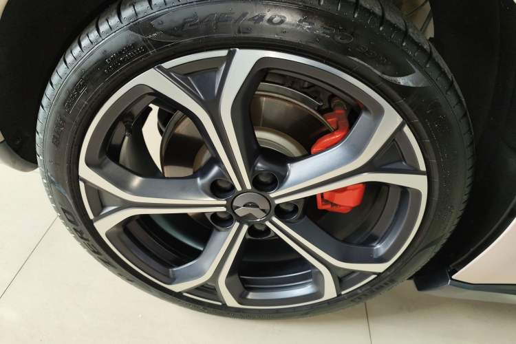 Used Nio ET5 2022 75 kWh Right Rear Wheel Hub