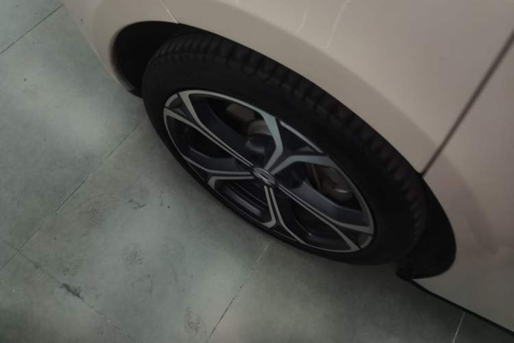 Used Nio ET5 2022 75 kWh Right Rear Wheel Hub
