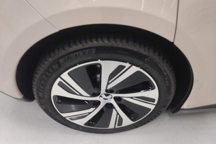 Used Nio ET5 2022 75 kWh Right Rear Wheel Hub