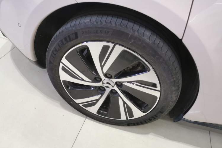 Used Nio ET5 2022 75 kWh Right Rear Wheel Hub