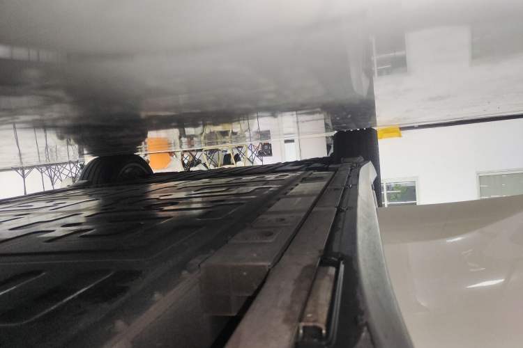 Used Nio ET5 2022 75 kWh Right Side Sill