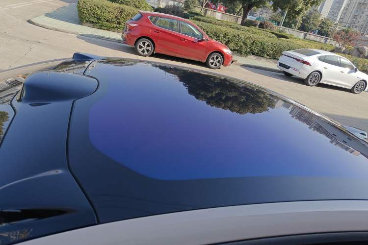 Used Nio ET5 2022 75 kWh Roof