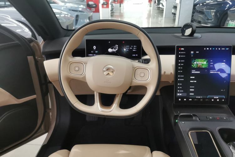 Used Nio ET5 2022 75 kWh Steering Wheel