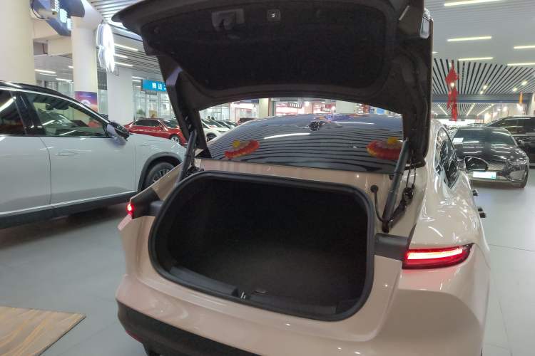 Used Nio ET5 2022 75 kWh Trunk