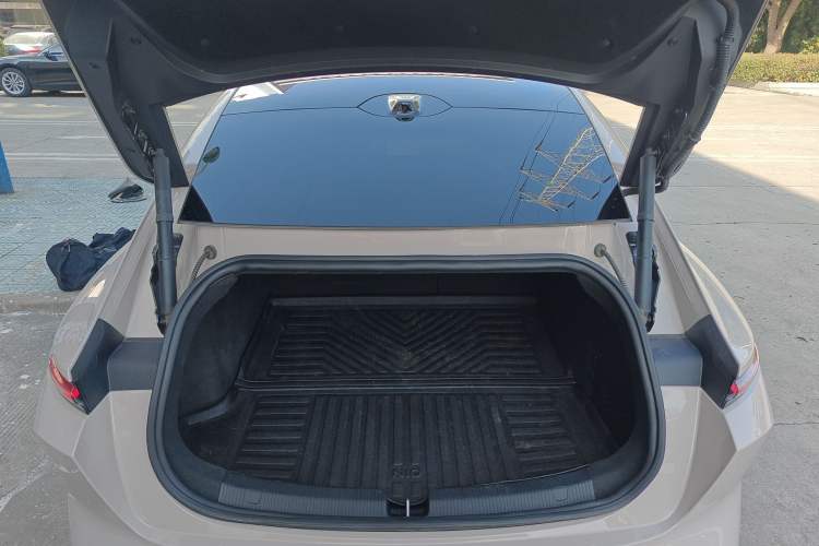 Used Nio ET5 2022 75 kWh Trunk