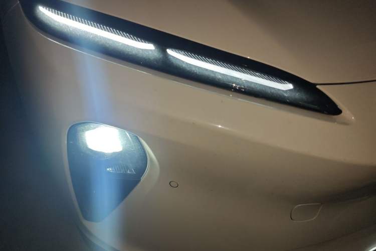 Used Nio ET5 2022 100 kWh Right Front Headlight