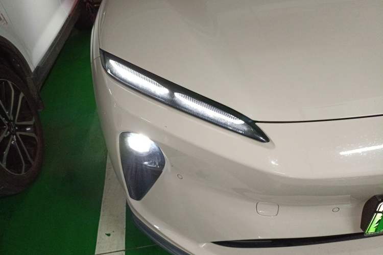 Used Nio ET5 2022 75 kWh Right Front Headlight