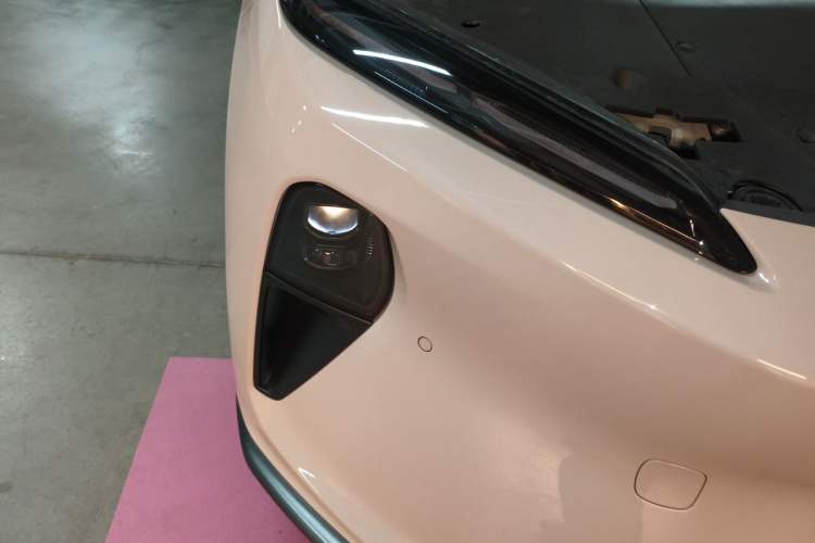 Used Nio ET5 2022 75 kWh Right Front Headlight