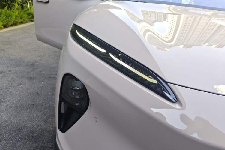Used Nio ET5 2022 75 kWh Right Front Headlight