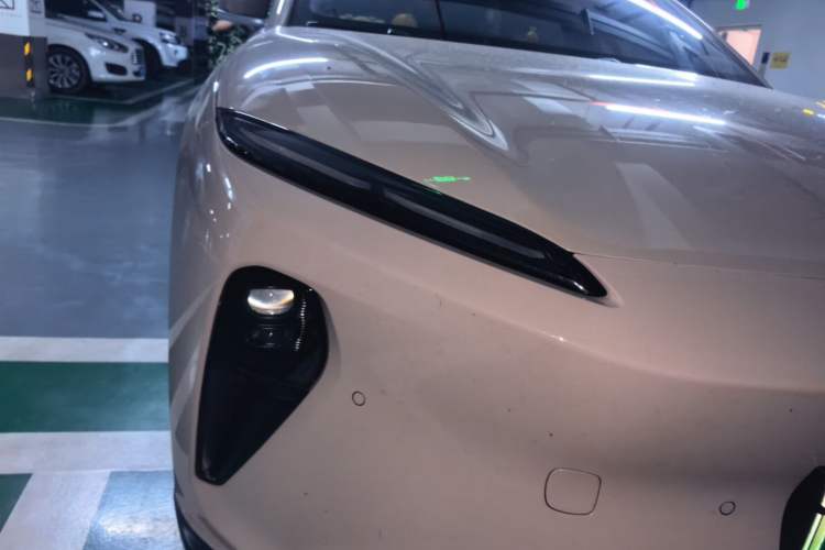 Used Nio ET5 2022 75 kWh Right Front Headlight