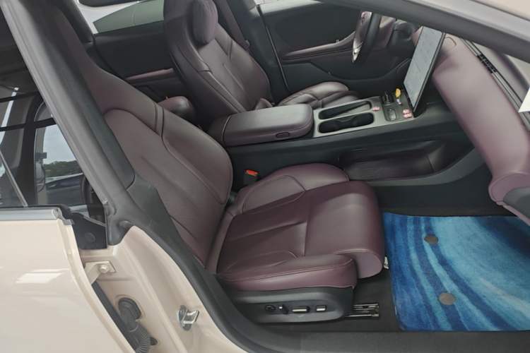 Used Nio ET5 2022 75 kWh Right Front Seat