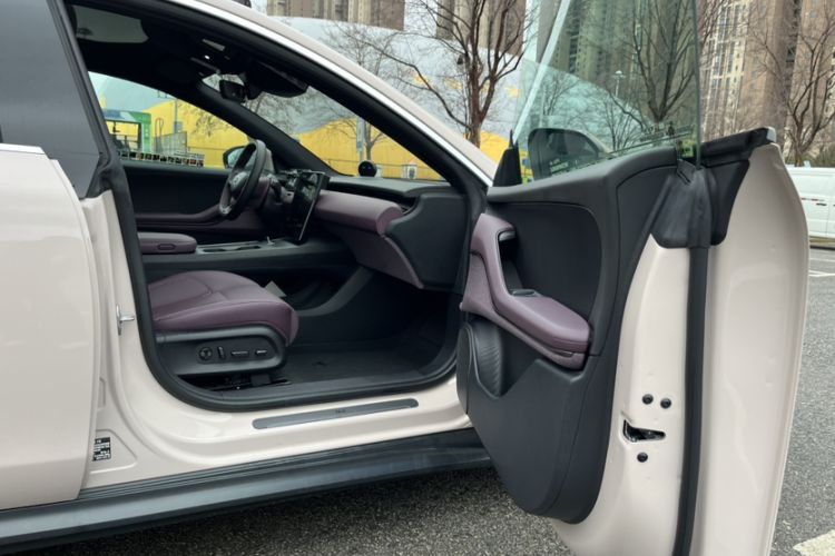 Used Nio ET5 2022 75 kWh Right Front Seat