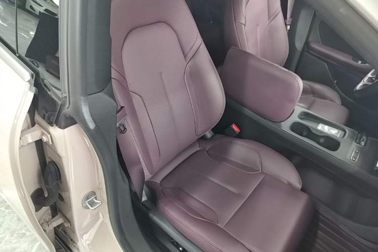 Used Nio ET5 2022 75 kWh Right Front Seat