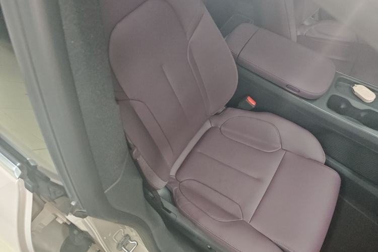 Used Nio ET5 2022 75 kWh Right Front Seat