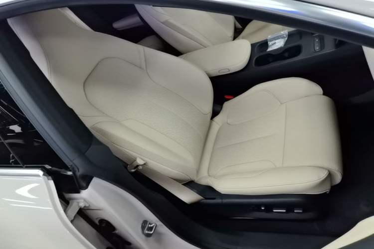 Used Nio ET5 2022 75 kWh Right Front Seat