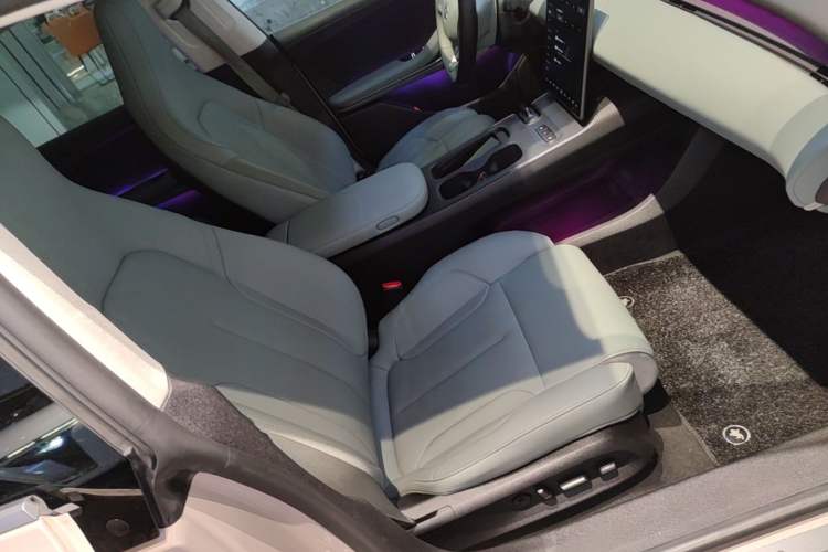 Used Nio ET5 2022 75 kWh Right Front Seat