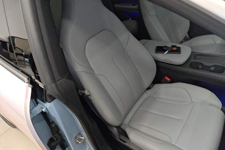 Used Nio ET5 2022 75 kWh Right Front Seat