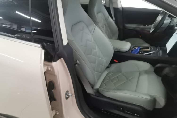 Used Nio ET5 2022 75 kWh Right Front Seat