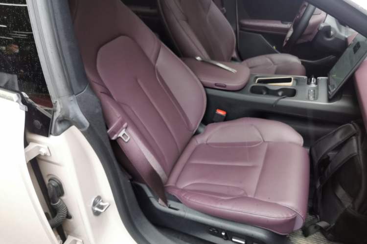 Used Nio ET5 2022 75 kWh Right Front Seat