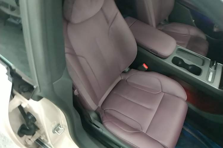 Used Nio ET5 2022 75 kWh Right Front Seat