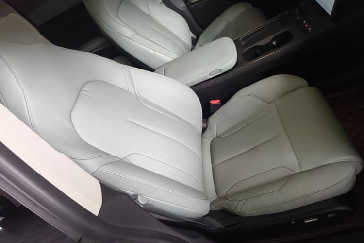 Used Nio ET5 2022 75 kWh Right Front Seat