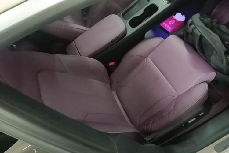 Used Nio ET5 2022 75 kWh Right Front Seat