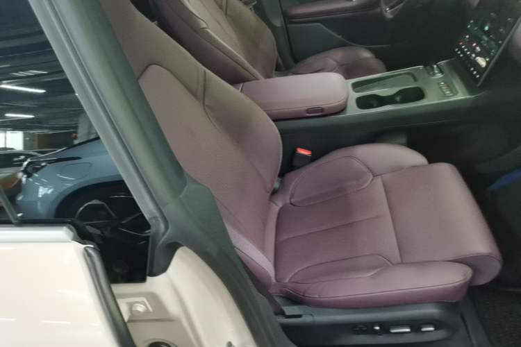 Used Nio ET5 2022 75 kWh Right Front Seat