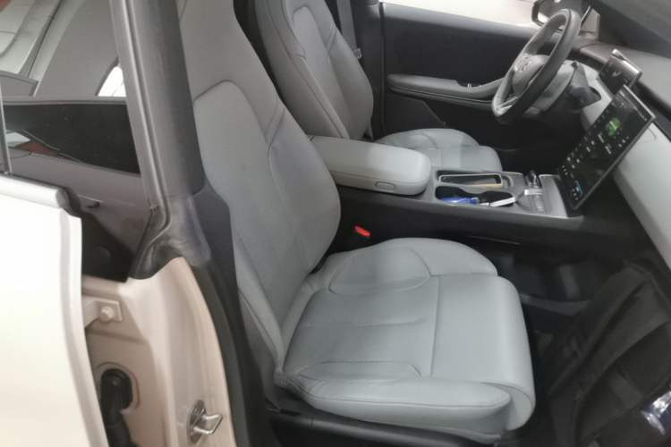 Used Nio ET5 2022 75 kWh Right Front Seat
