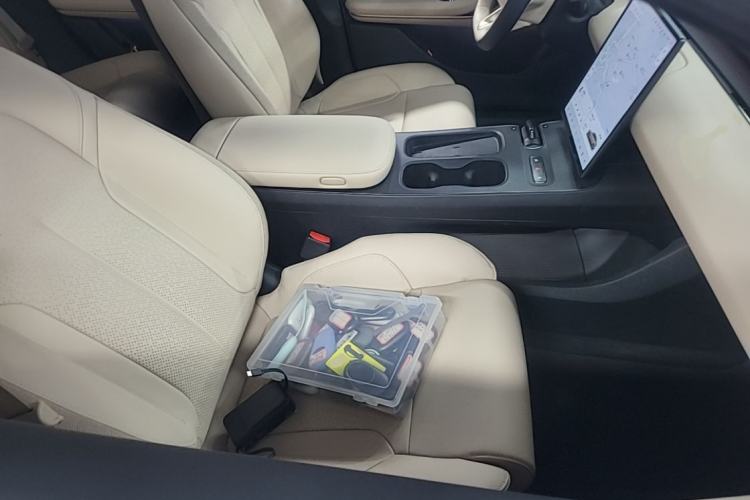 Used Nio ET5 2022 75 kWh Right Front Seat