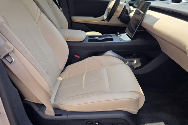 Used Nio ET5 2022 75 kWh Right Front Seat