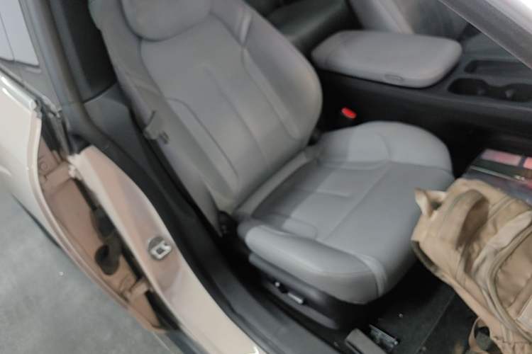 Used Nio ET5 2022 75 kWh Right Front Seat