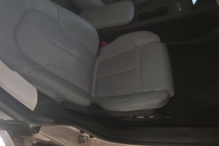 Used Nio ET5 2022 75 kWh Right Front Seat