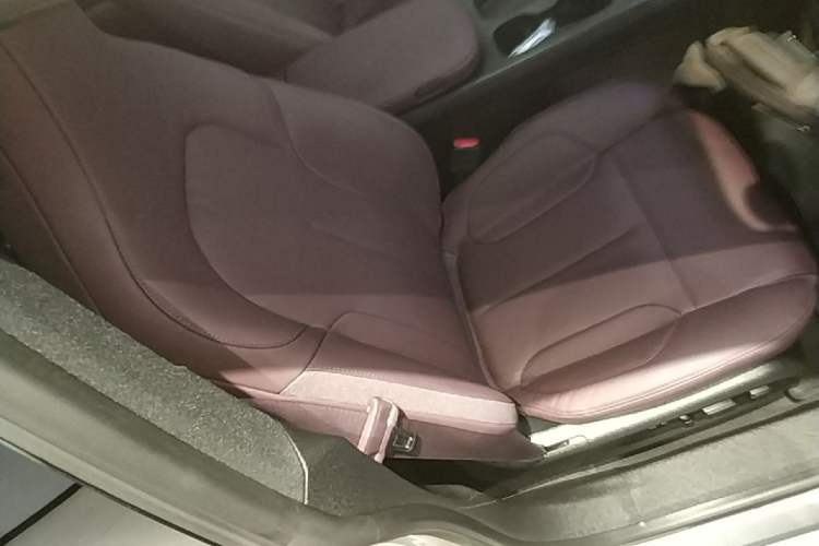 Used Nio ET5 2022 75 kWh Right Front Seat