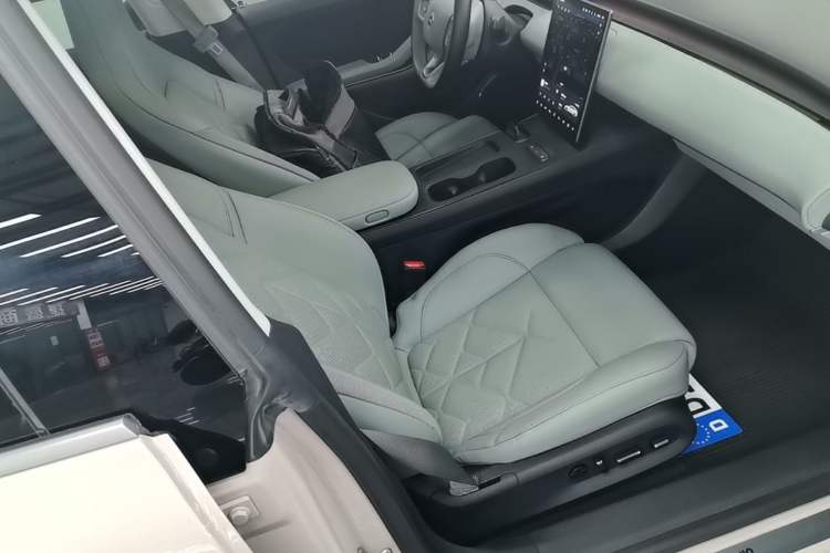 Used Nio ET5 2022 75 kWh Right Front Seat