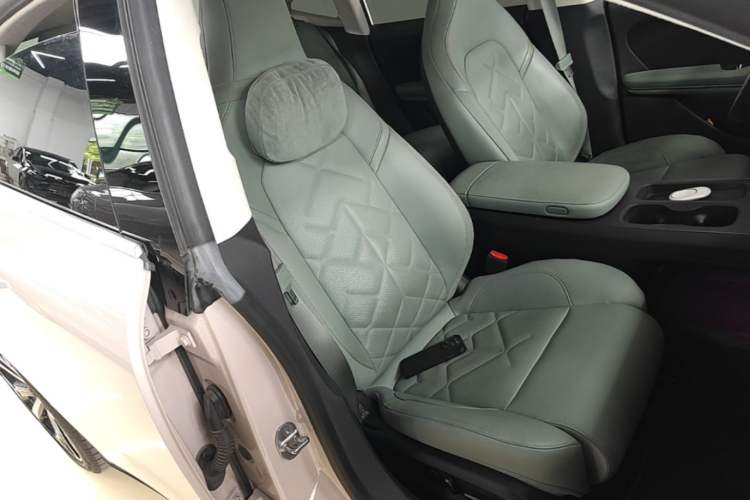 Used Nio ET5 2022 75 kWh Right Front Seat
