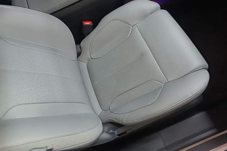 Used Nio ET5 2022 75 kWh Right Front Seat