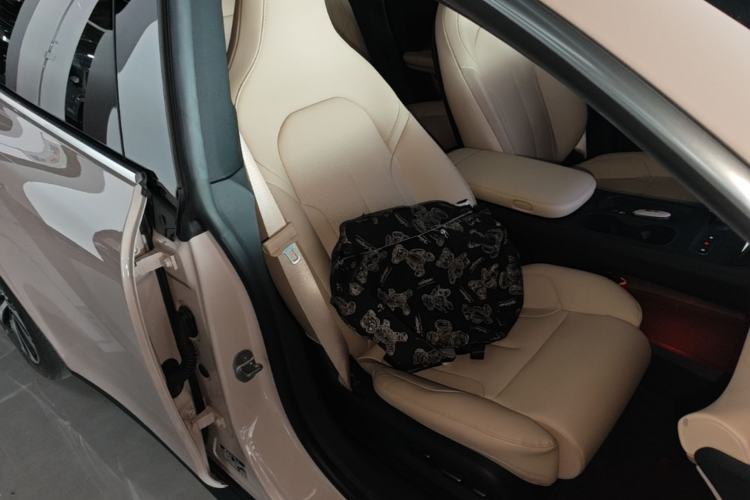 Used Nio ET5 2022 75 kWh Right Front Seat