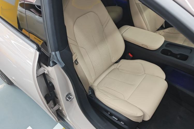 Used Nio ET5 2022 75 kWh Right Front Seat