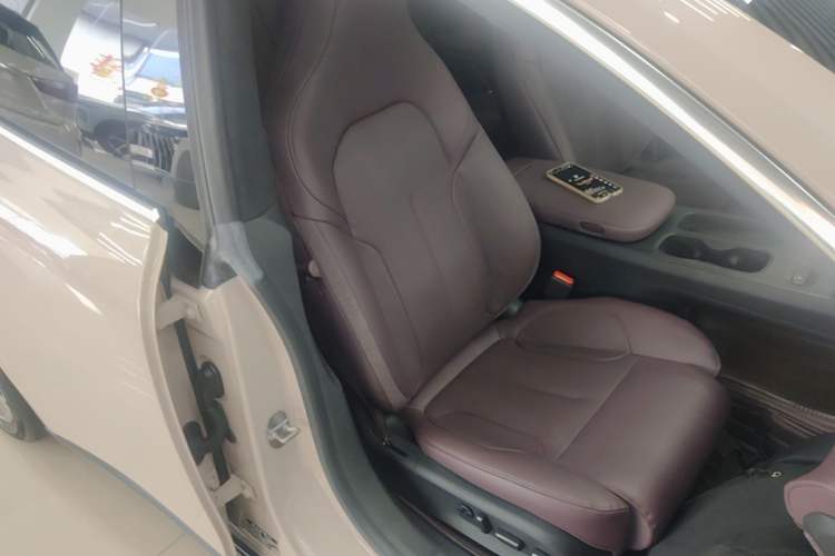 Used Nio ET5 2022 75 kWh Right Front Seat