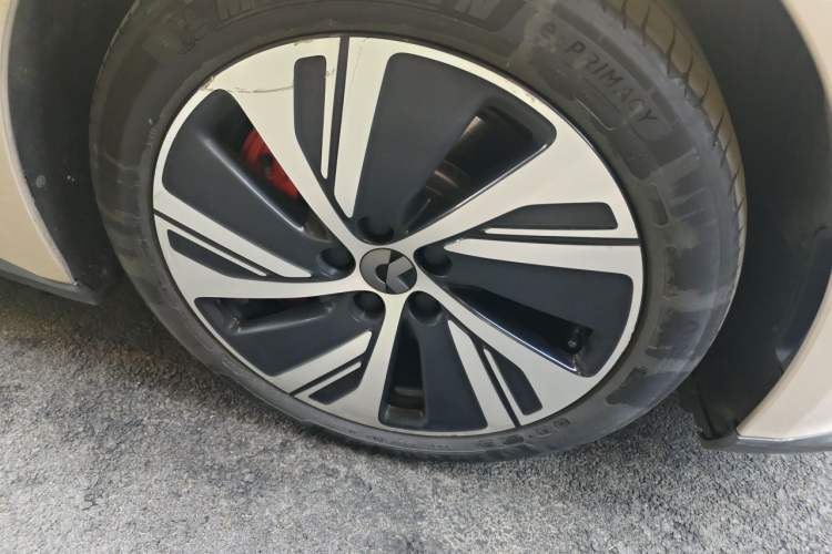 Used Nio ET5 2022 75 kWh Right Front Wheel Hub