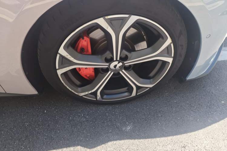 Used Nio ET5 2022 75 kWh Right Front Wheel Hub