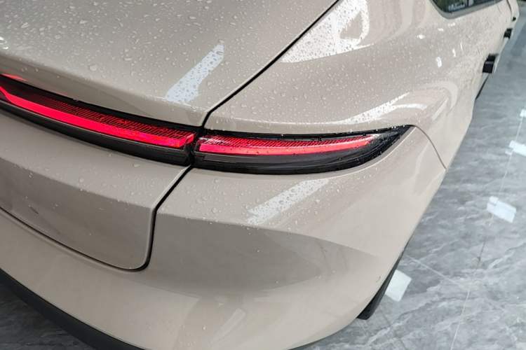 Used Nio ET5 2022 75 kWh Right Rear Taillight