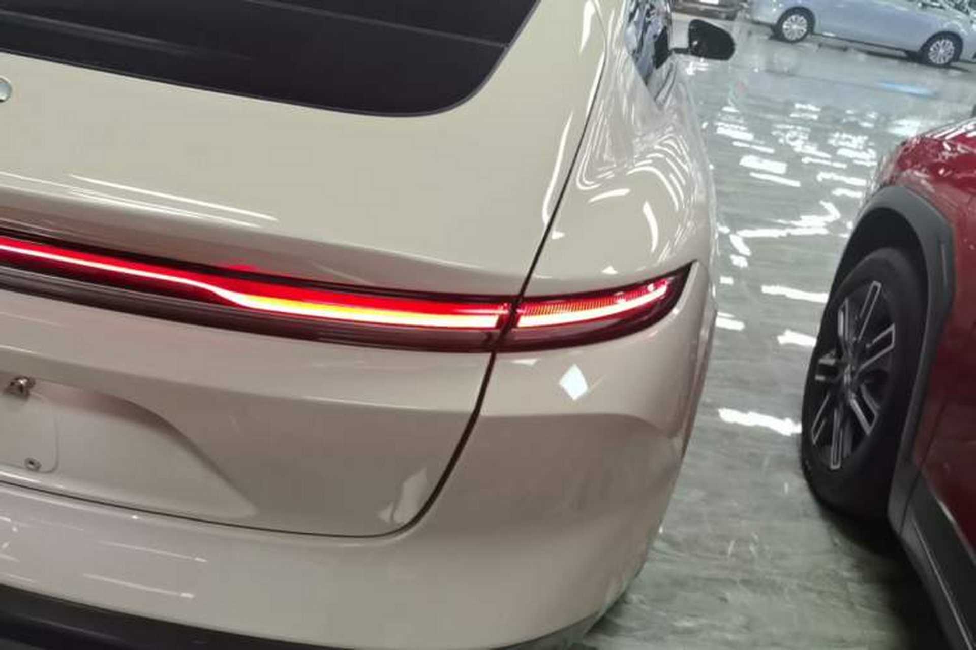 Used Nio ET5 2022 75 kWh Right Rear Taillight