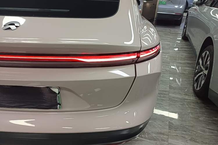 Used Nio ET5 2022 75 kWh Right Rear Taillight