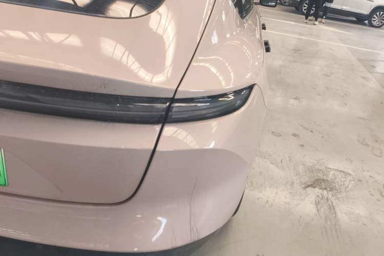 Used Nio ET5 2022 75 kWh Right Rear Taillight