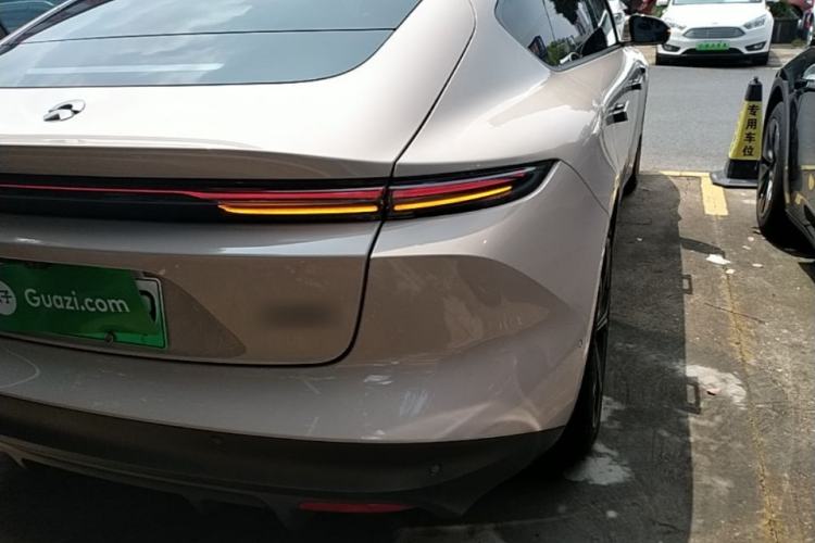 Used Nio ET5 2022 75 kWh Right Rear Taillight