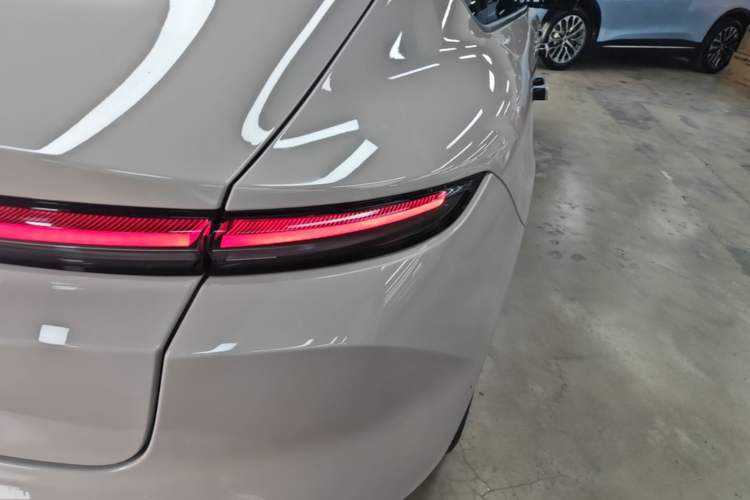 Used Nio ET5 2022 75 kWh Right Rear Taillight