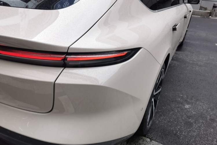 Used Nio ET5 2022 75 kWh Right Rear Taillight