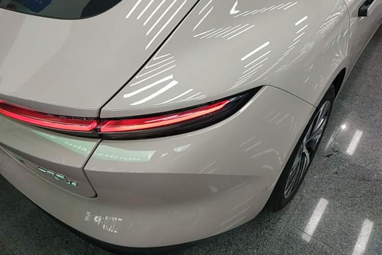 Used Nio ET5 2022 75 kWh Right Rear Taillight